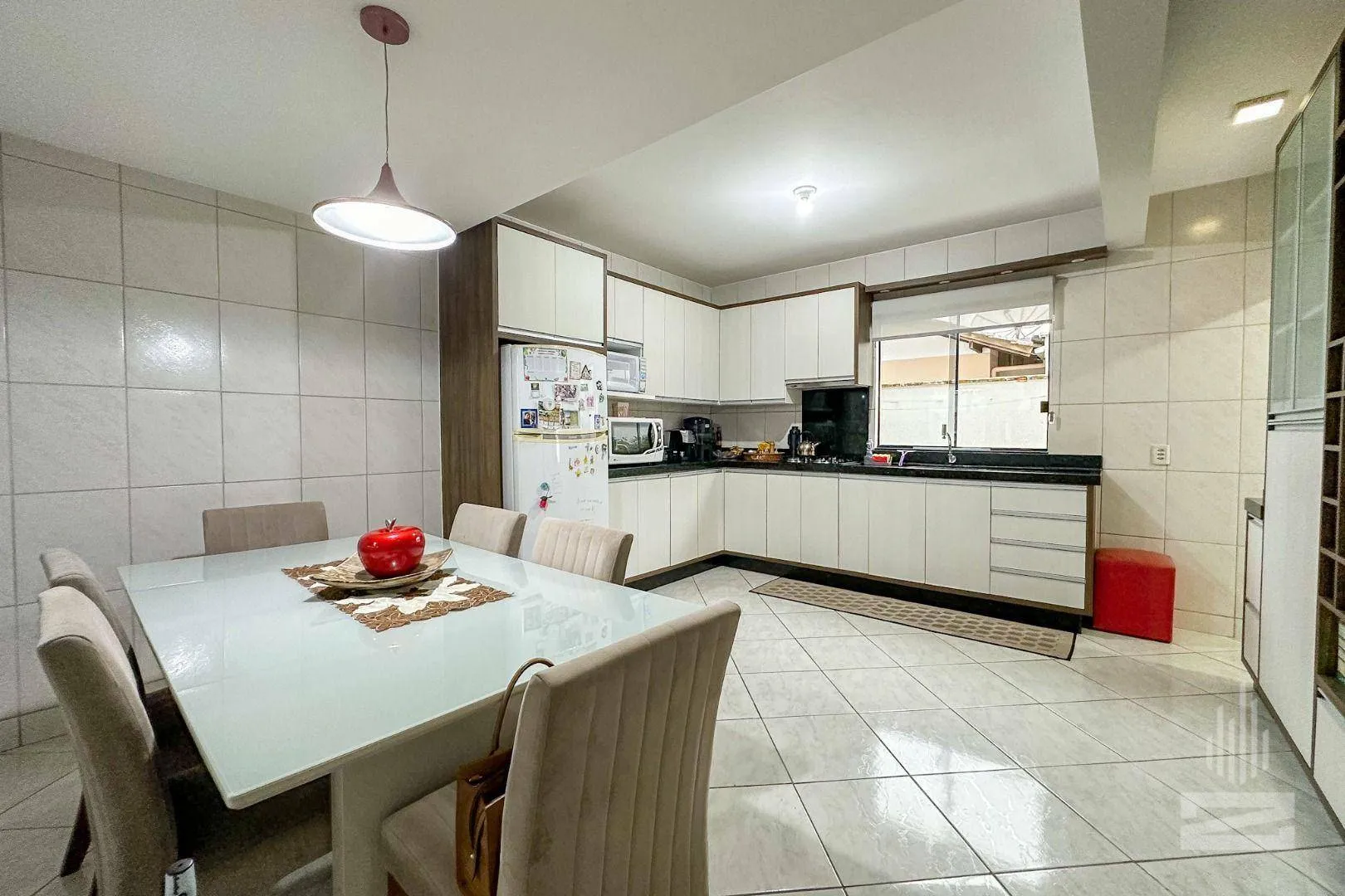 Linda Casa à Venda com 3 Dormitórios e Mobiliada no bairro Salto do Norte em Blumenau - foto 1