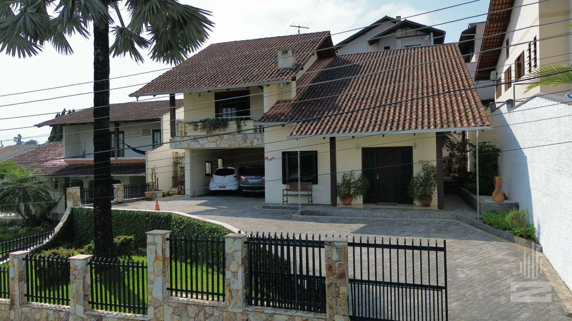 Casa Ampla à Venda com 3 Dormitórios e Mobiliada em Ótima Localização no bairro Fortaleza em Blumenau - foto 1