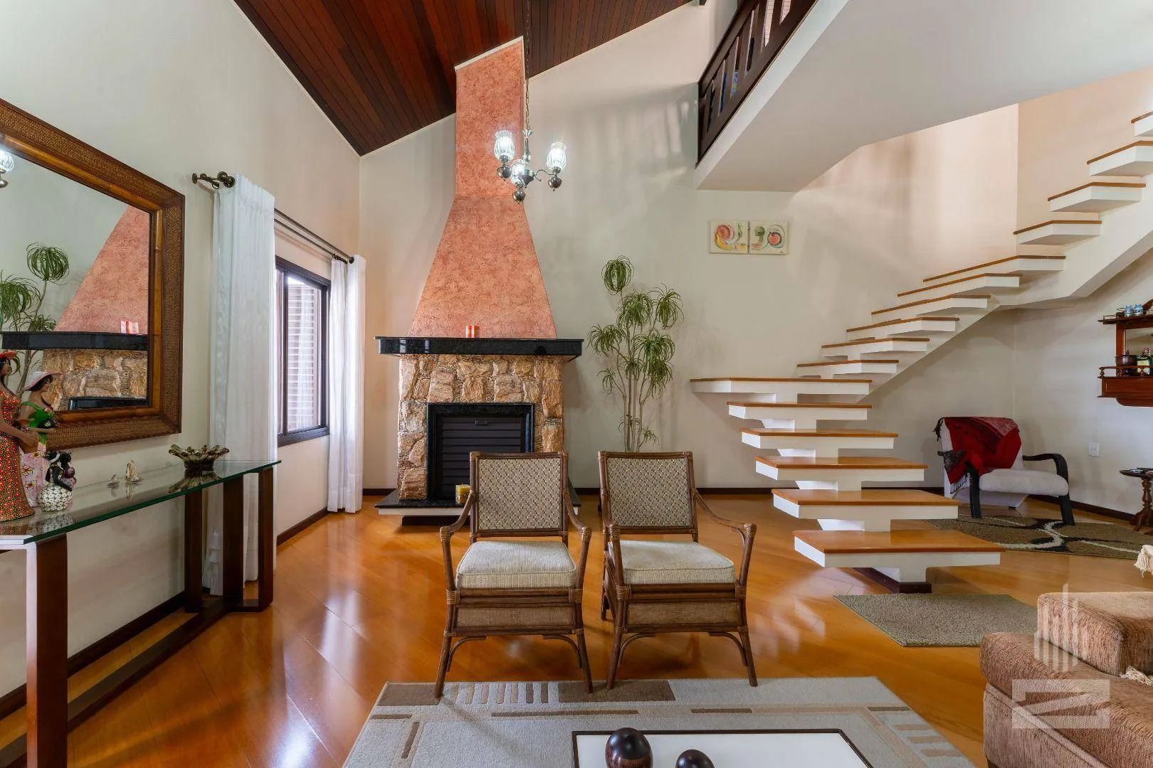 Casa Ampla à Venda com 3 Dormitórios e Mobiliada em Ótima Localização no bairro Fortaleza em Blumenau — foto 2