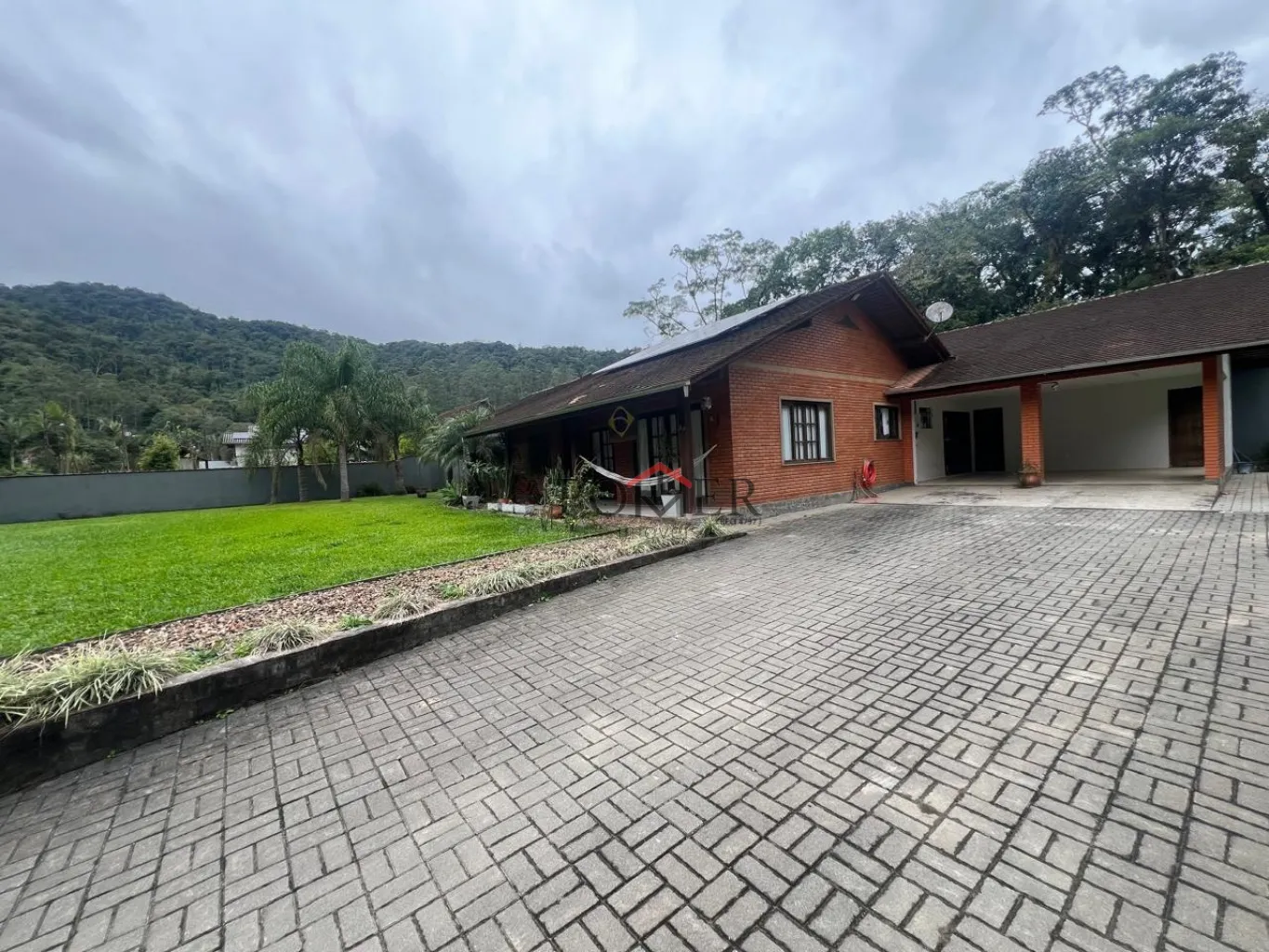 Belíssimo Sítio, com uma linda casa de tijolos a vista, no Bairro Rega, na cidade de Pomerode, edificada num terreno com 25.880,80m. — foto 5