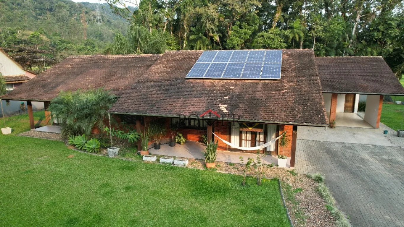 Belíssimo Sítio, com uma linda casa de tijolos a vista, no Bairro Rega, na cidade de Pomerode, edificada num terreno com 25.880,80m. - foto 1