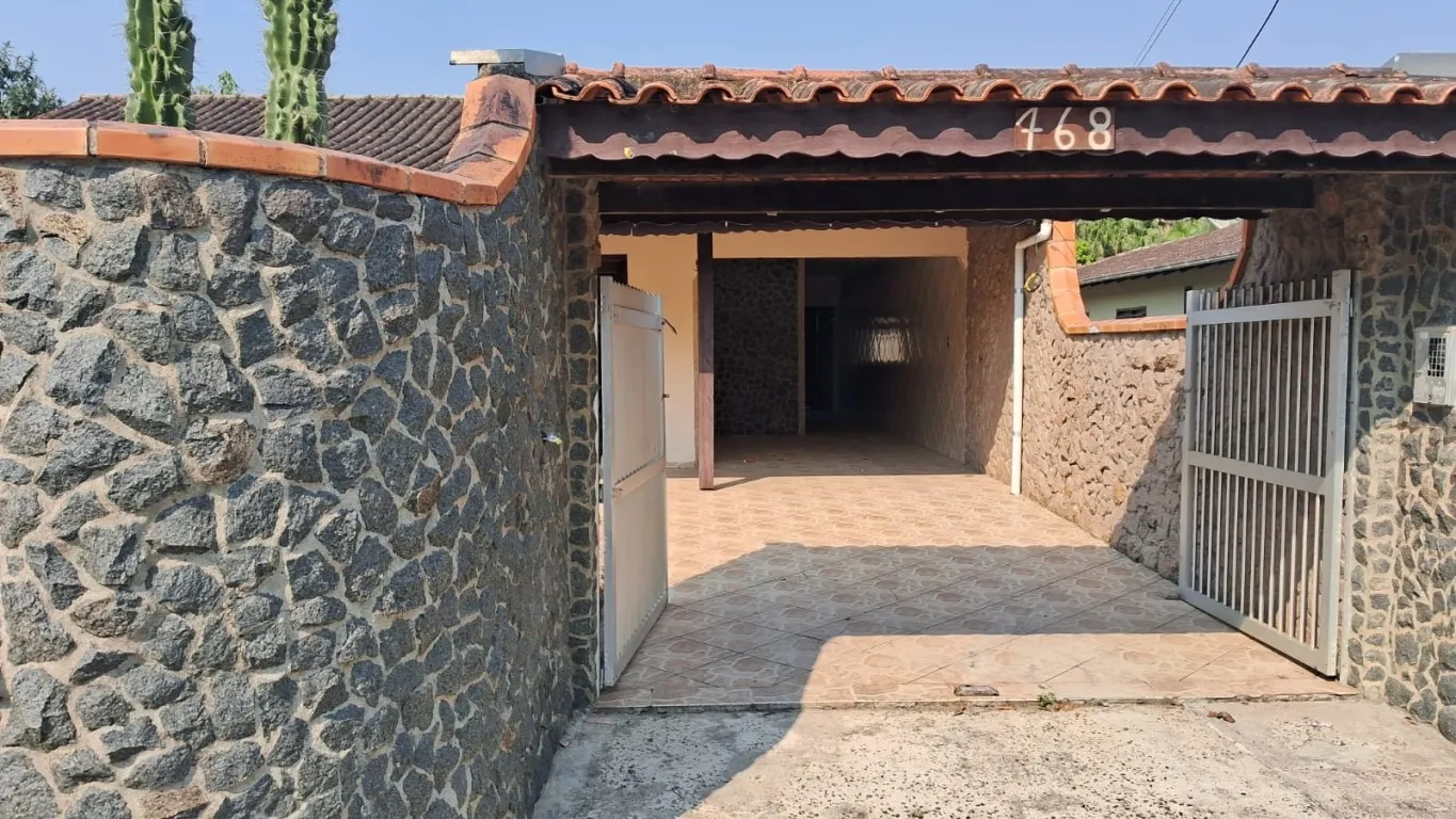 Ótima casa de Alvenaria com lindo terreno para venda em Blumenau, SC. — foto 3