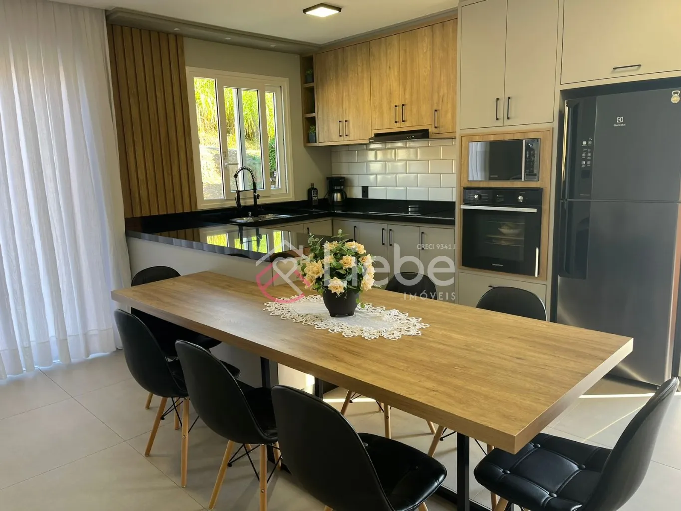 Linda Casa, totalmente mobiliada, no Bairro Testo Central com 102,00m de construção, edificado num terreno com 461,90m — foto 2