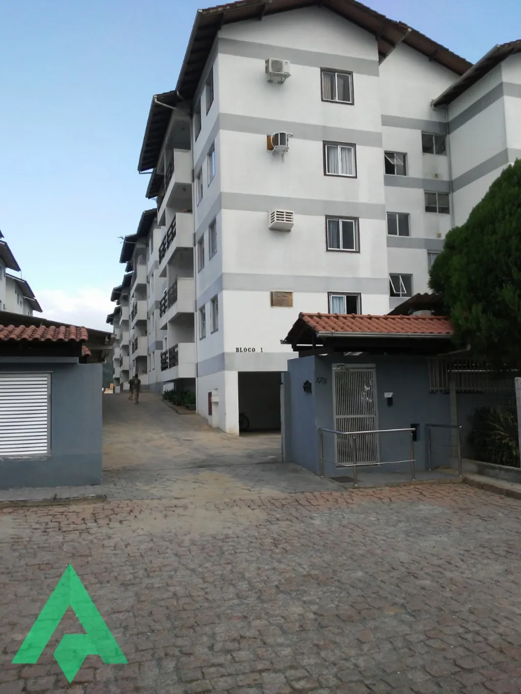 Apartamento com 3 dormitório à venda no Bairro Água Verde! - foto 1