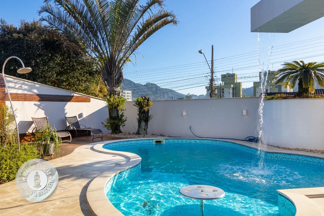 Casa · à venda · 3 quartos · 313m² · Velha Central, Blumenau
