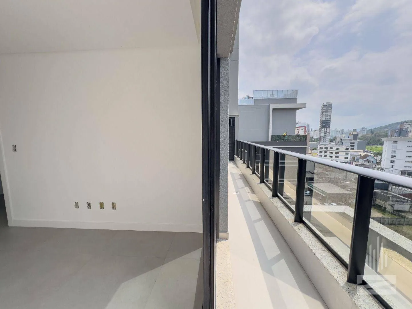 Carbono Concept - Construtora Andraus - Apartamento à Venda com 2 Dormitórios e Home Office no bairro Centro em Blumenau - foto 1