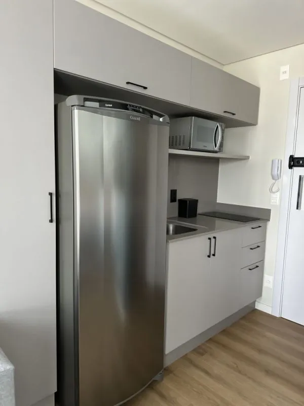 Venha investir em um loft novo, mobiliado e decorado, pronto para você faturar na locação mensal ou diária, prédio na melhor região de Blumenau, no edifício mais moderno e conectado. — foto 2