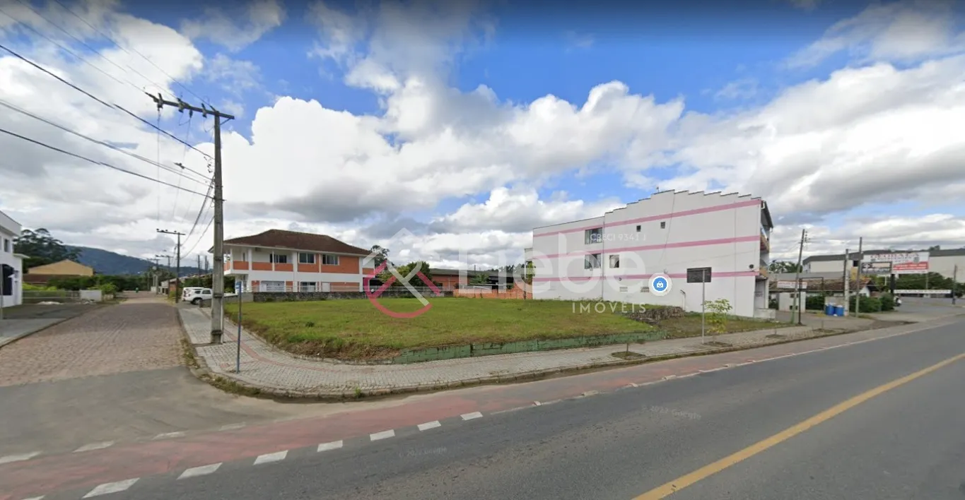Terreno de esquina com potencial residencial e comercial no Centro de Timbó com 1.003,24m. - foto 1
