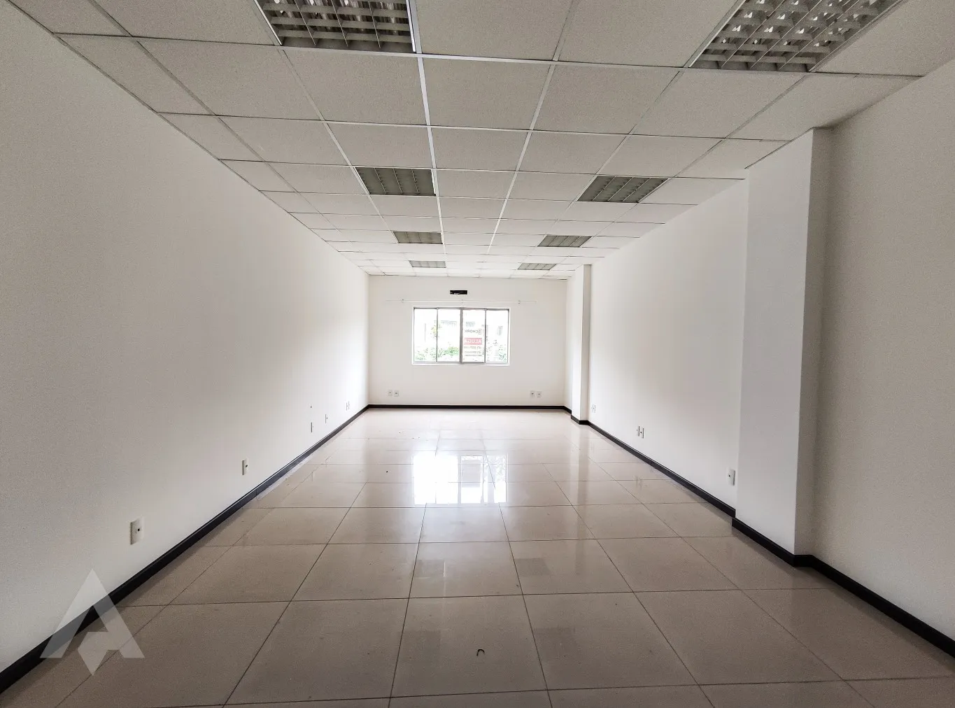 Sala comercial de 44m para locação por R$ 1.300,00 - Bairro Itoupava Norte - Blumenau/SC — foto 2