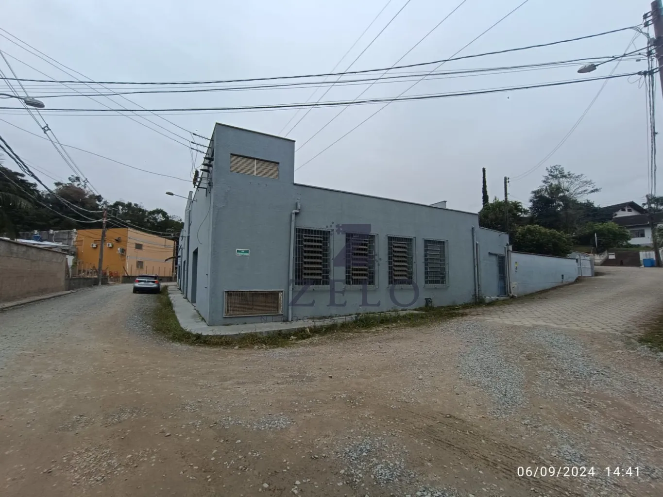 Excelente Galpão Comercial e/ou Industrial à 20m da Rua Bahia - Próximo a ABECelesc — foto 2