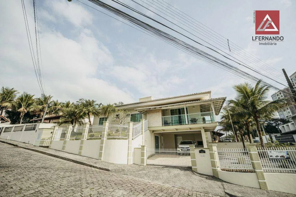 Casa com 4 dormitórios, sendo 1 suíte à venda, 250 m por R$ 1.497.000 - Água Verde - Blumenau/SC - foto 1
