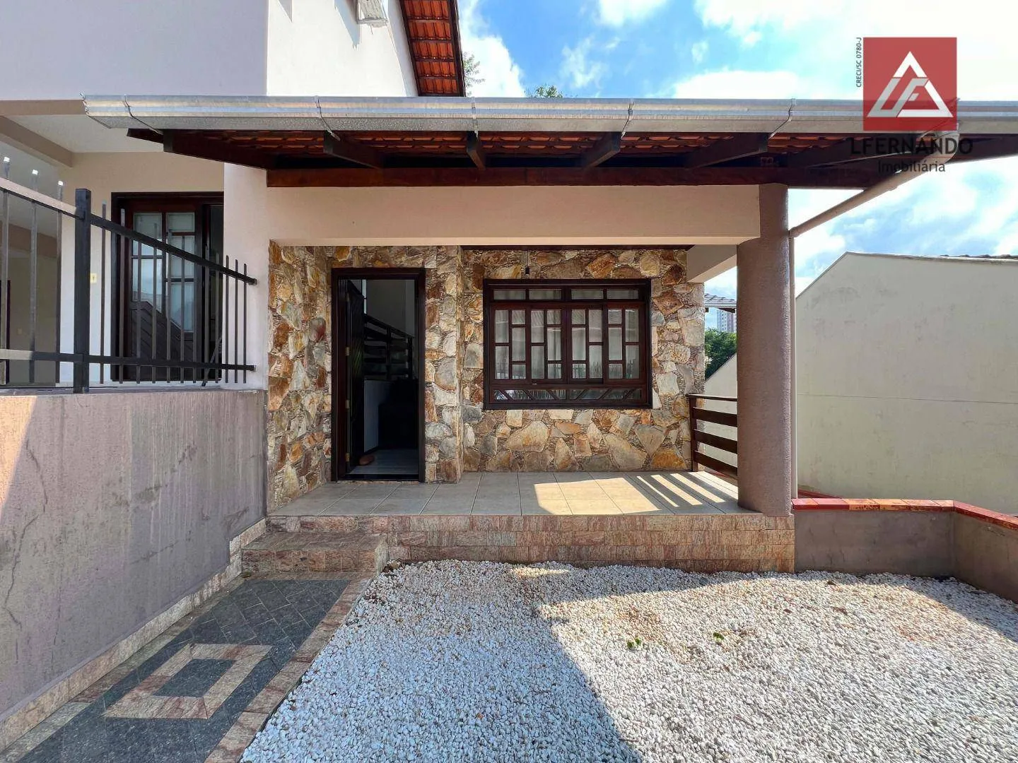 Casa com 3 dormitórios, sendo 1 suíte à venda, 250 m por R$ 1.200.000 - Água Verde - Blumenau/SC — foto 3