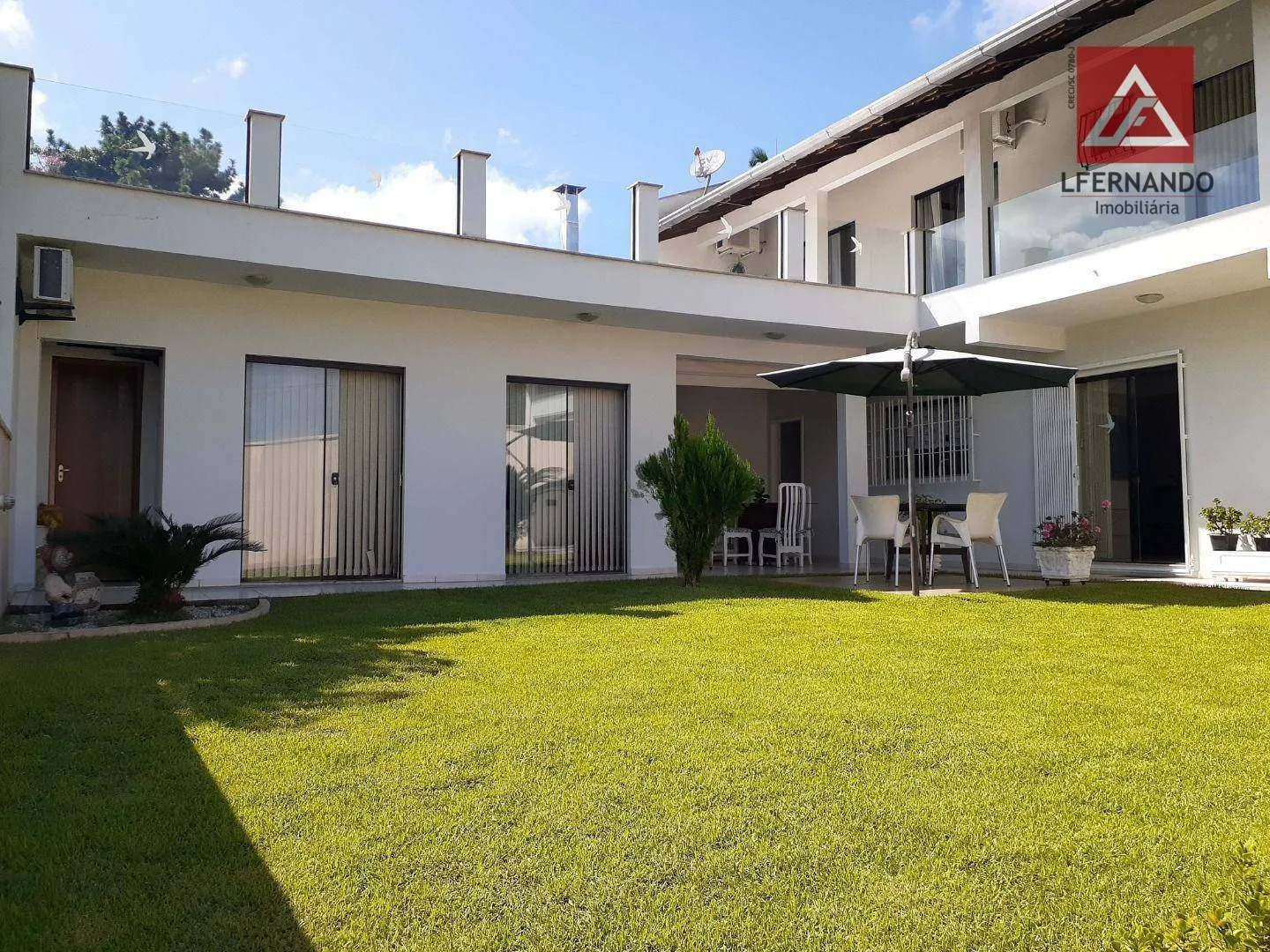 Casa com 3 dormitórios, sendo 1 suíte à venda, 219 m por R$ 1.500.000 - Centro - Blumenau/SC - foto 1