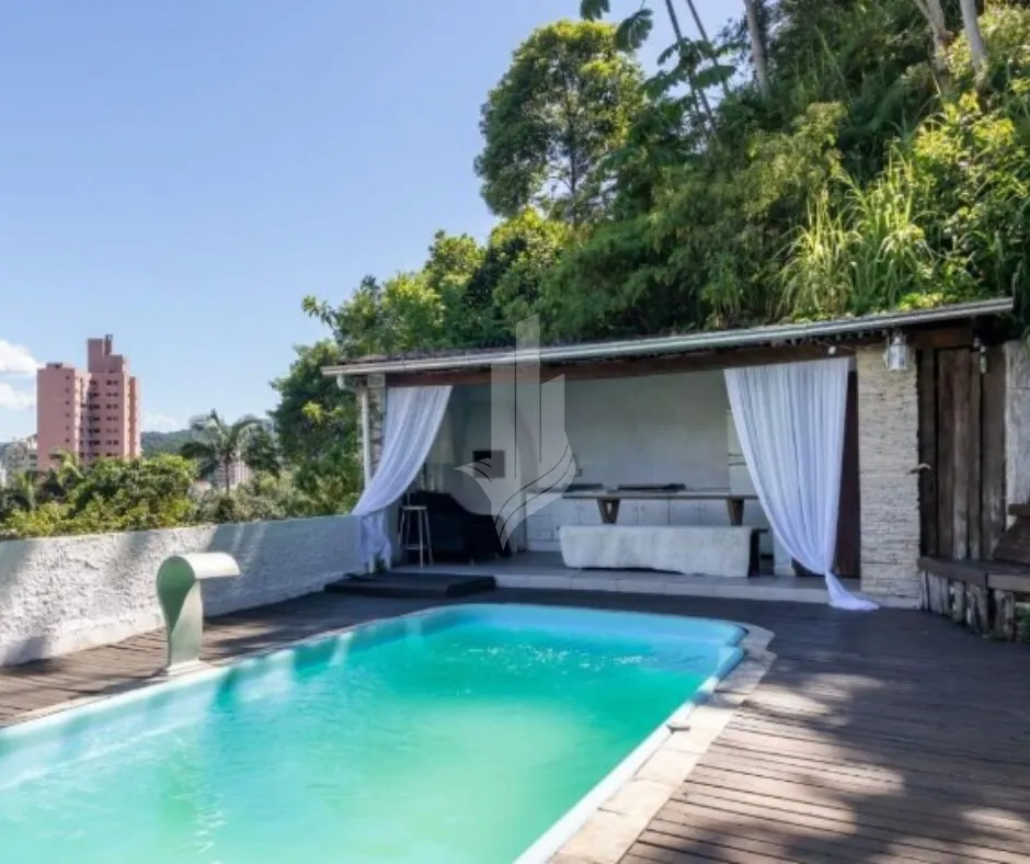 Casa térrea com Piscina no bairro Ponta Aguda — foto 2