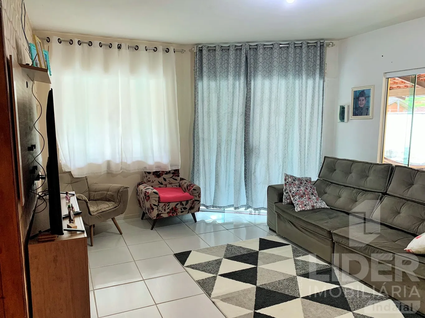CASA COM GALPÃO — foto 4