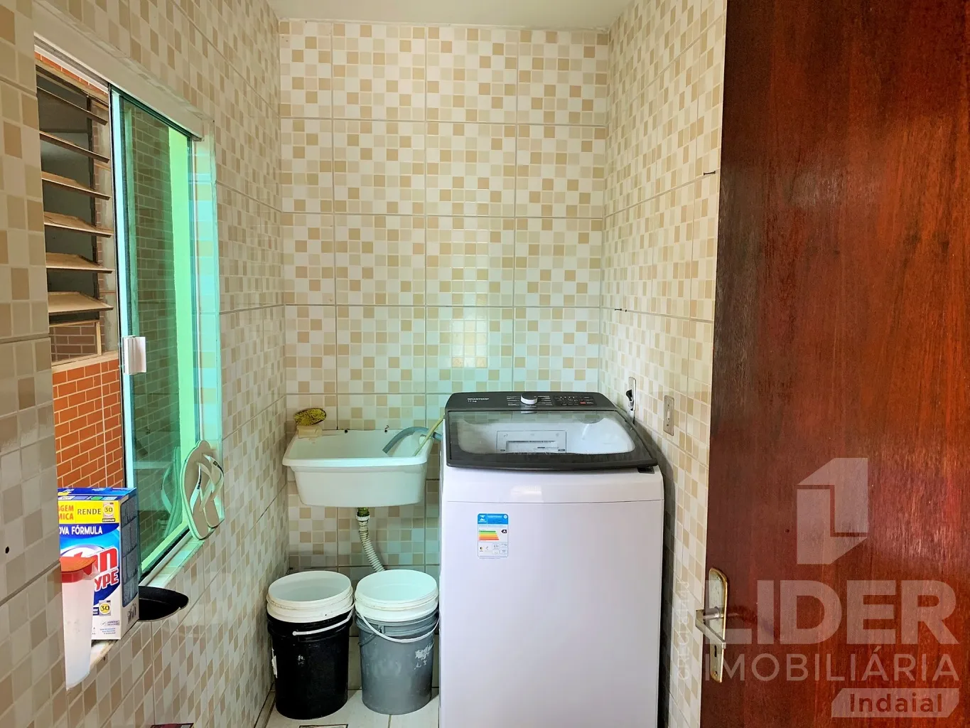 CASA COM GALPÃO — foto 7