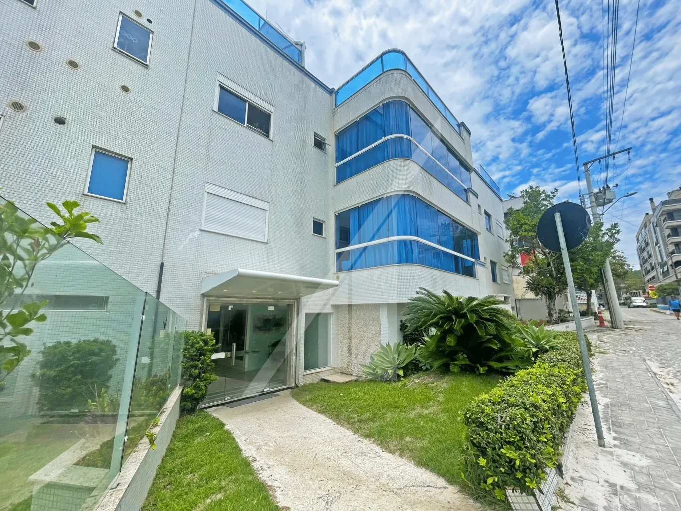 COBERTURA DUPLEX, VISTA MAR, MOBILIADO, TRÊS DORMITÓRIOS - PRAIA DE BOMBINHAS — foto 3