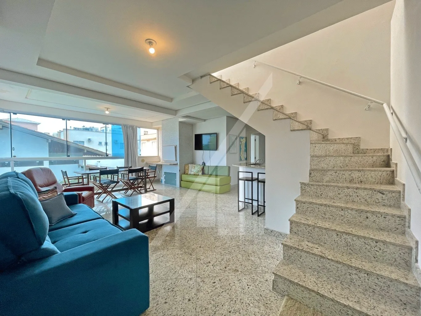 COBERTURA DUPLEX, VISTA MAR, MOBILIADO, TRÊS DORMITÓRIOS - PRAIA DE BOMBINHAS — foto 4
