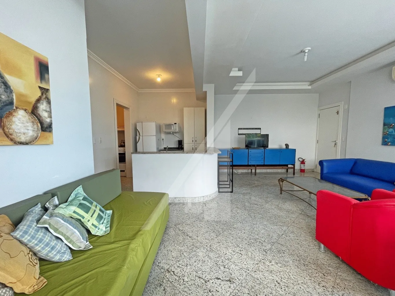 APARTAMENTO VISTA MAR, MOBILIADO, TRÊS DORMITÓRIOS - PRAIA DE BOMBINHAS — foto 2