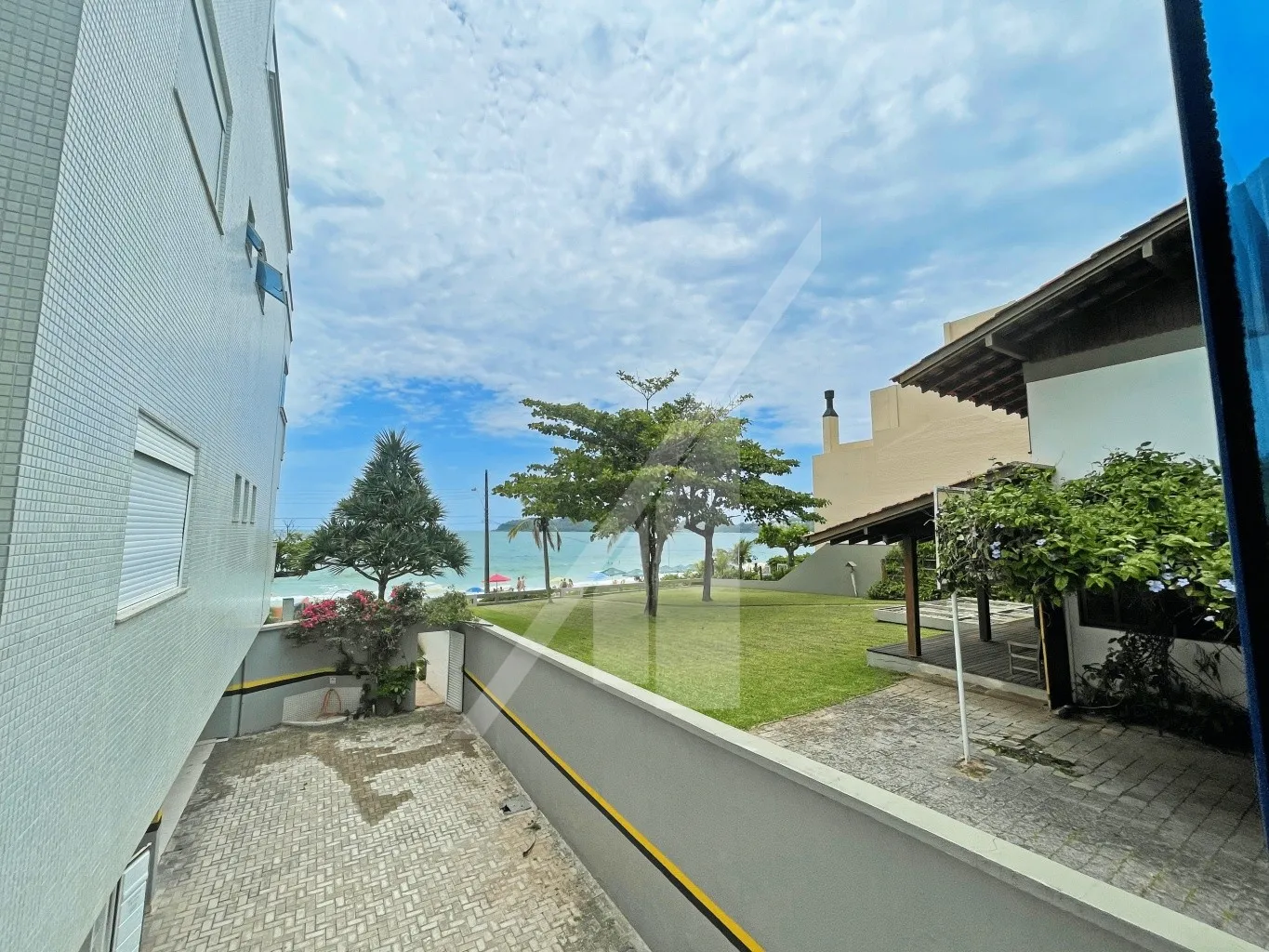 APARTAMENTO VISTA MAR, MOBILIADO, TRÊS DORMITÓRIOS - PRAIA DE BOMBINHAS — foto 7