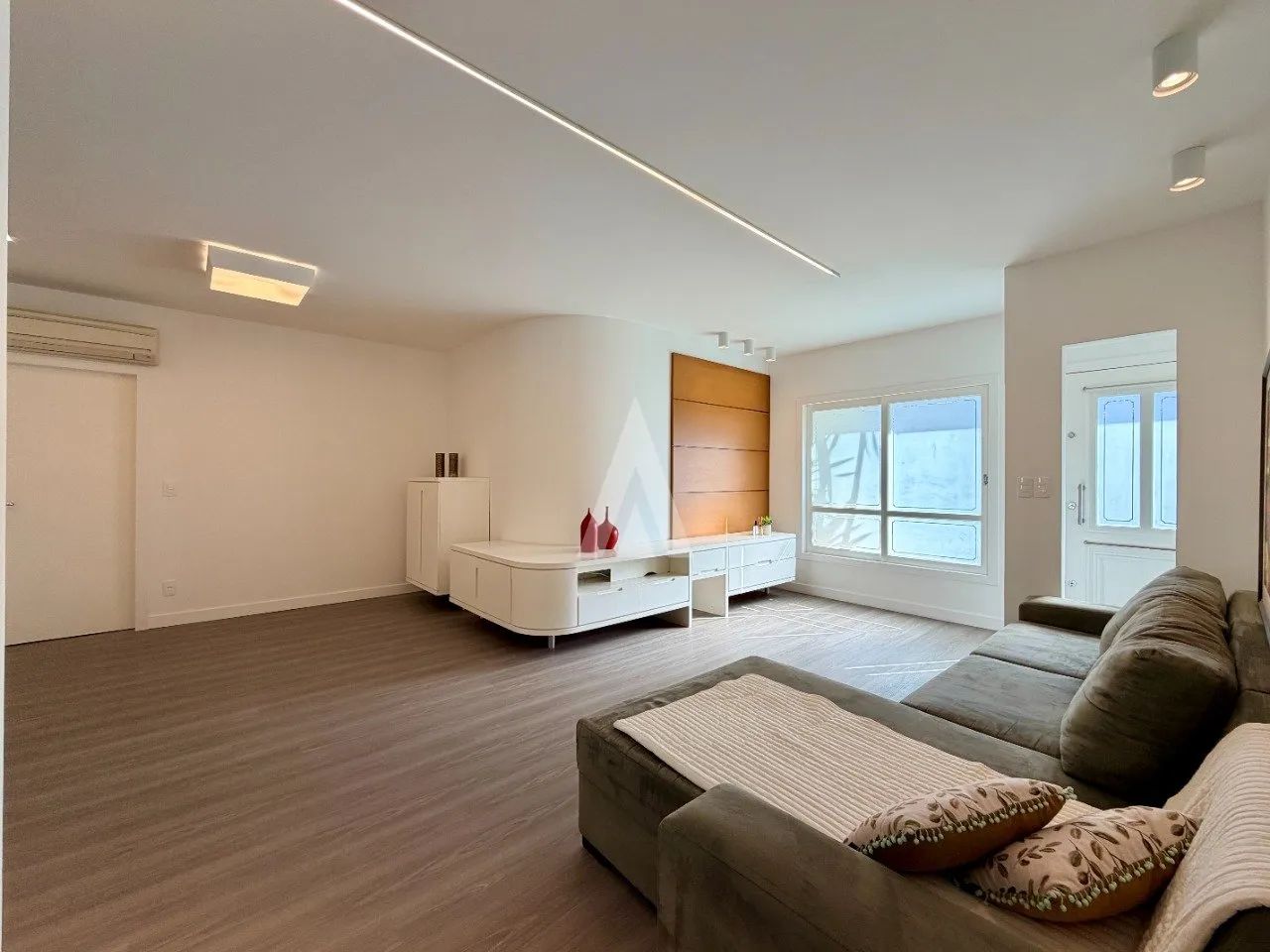 Casa em Condomínio com 1 suíte(s) mais 2 quarto(s) à venda no bairro Santo Antônio em JOINVILLE, por R$ 1.480.000.00. — foto 3