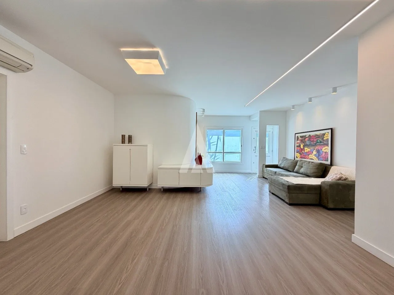 Casa em Condomínio com 1 suíte(s) mais 2 quarto(s) à venda no bairro Santo Antônio em JOINVILLE, por R$ 1.480.000.00. — foto 4