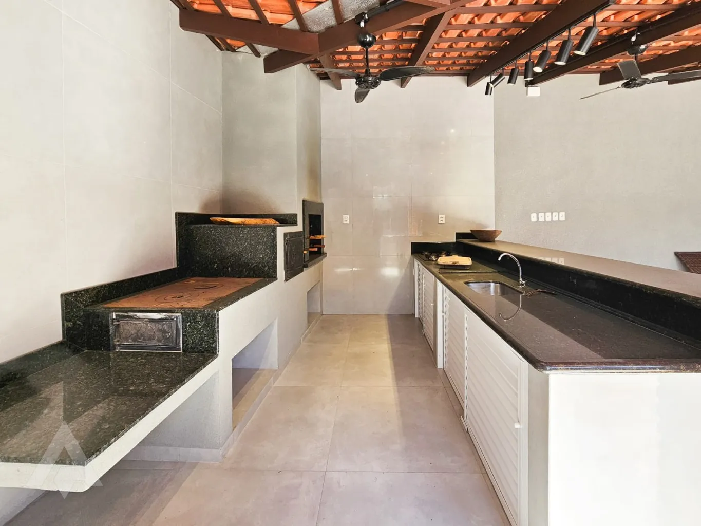 Casa semi mobiliada, com 4 dormitórios, no bairro Garcia — foto 4