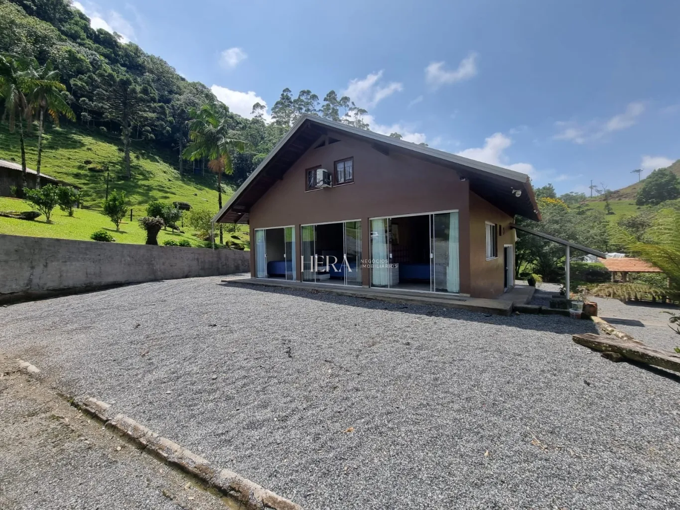 Belo sítio a venda em Benedito Novo, sítio perfeito para você que quer uma estrutura pronta para atender você e sua família - foto 1