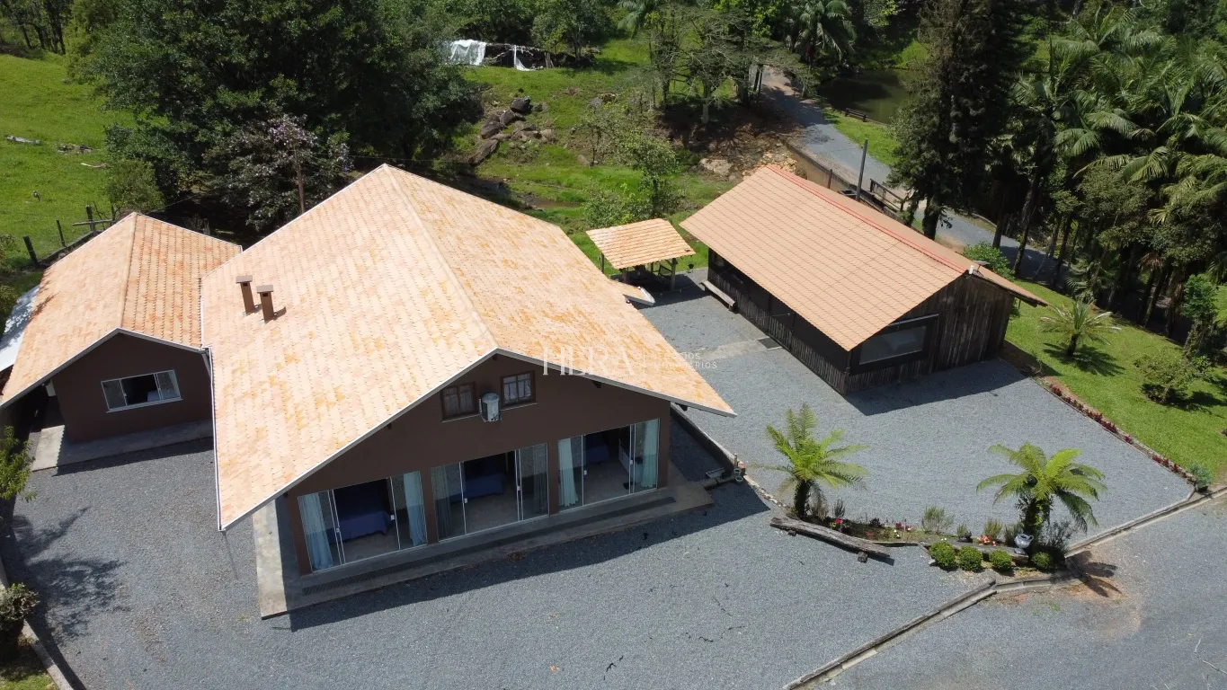 Belo sítio a venda em Benedito Novo, sítio perfeito para você que quer uma estrutura pronta para atender você e sua família — foto 2