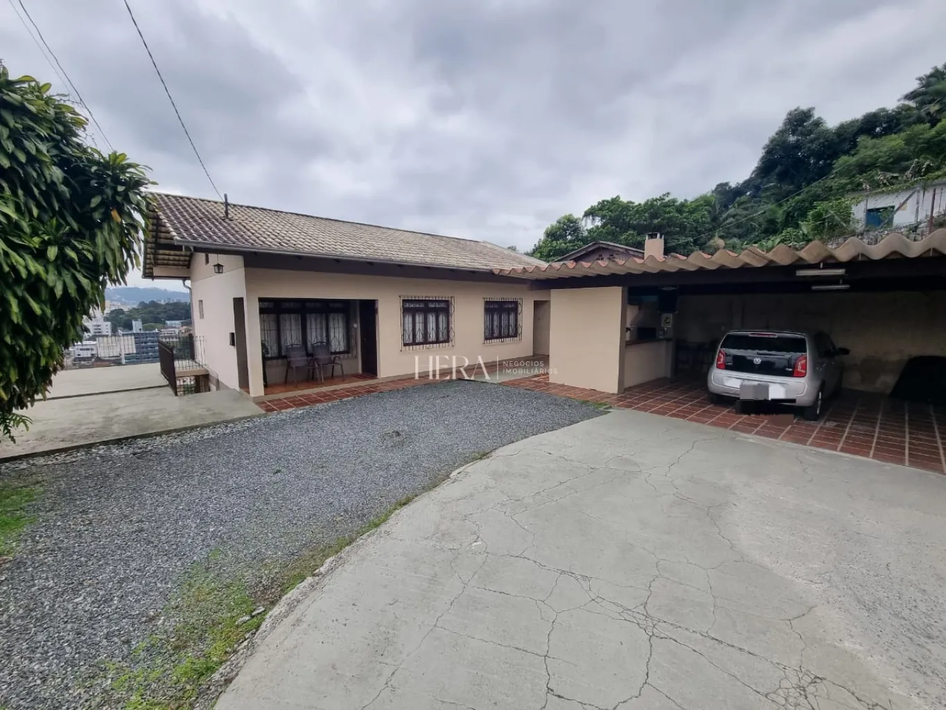 Casa com amplo espaço no bairro Garcia! - foto 1
