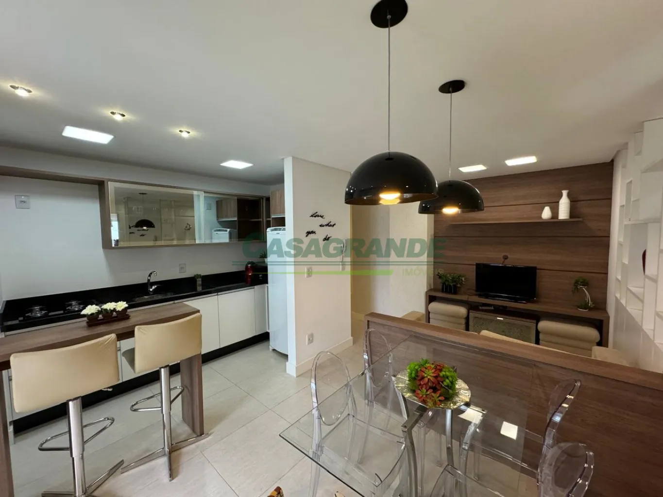 Apartamento mobiliado e decorado em ótima localização no bairro Itoupava Seca, ao lado da FURB, próximo a supermercados, farmácias, bares e outros serviços. - foto 1