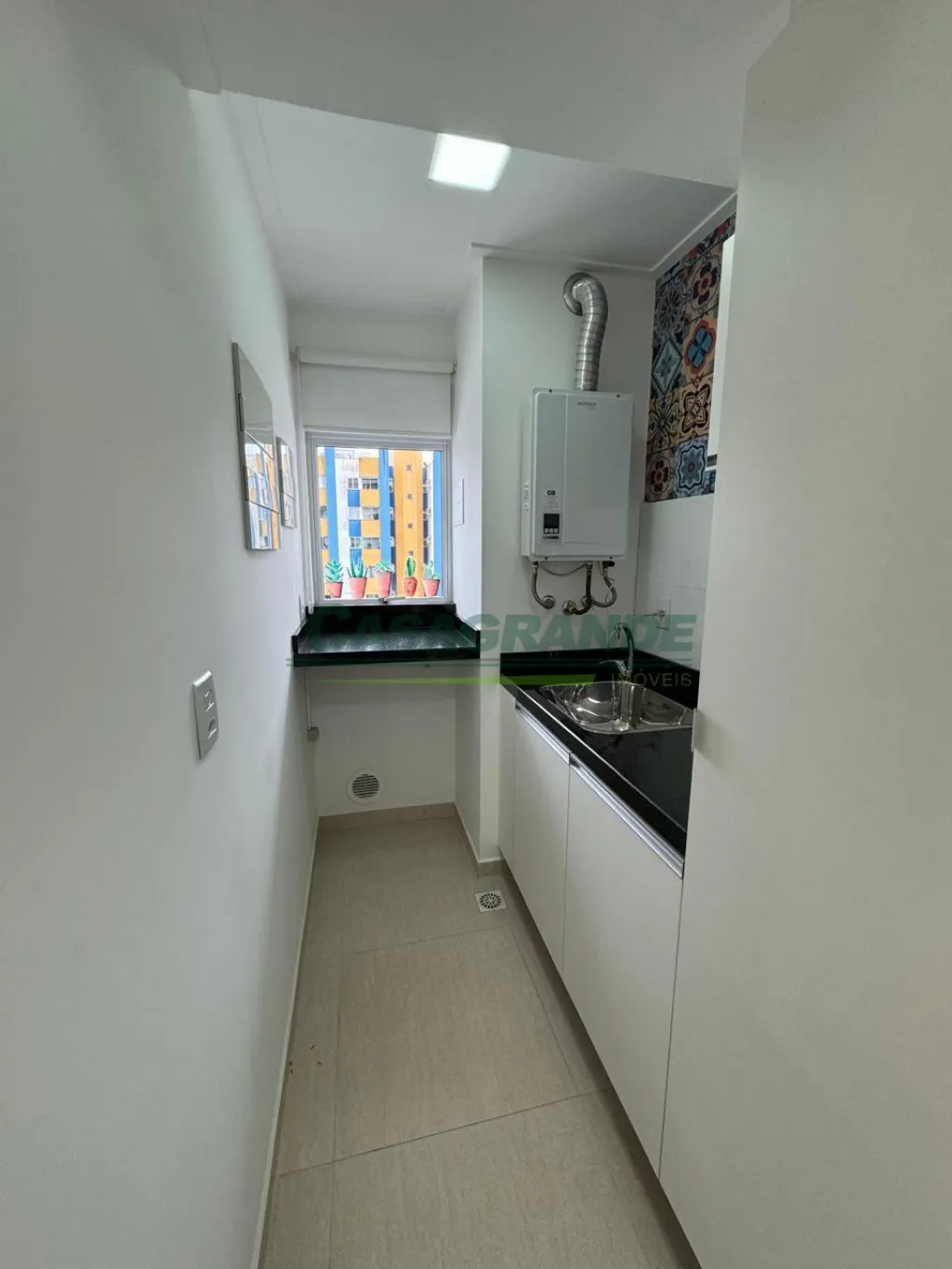 Apartamento mobiliado e decorado em ótima localização no bairro Itoupava Seca, ao lado da FURB, próximo a supermercados, farmácias, bares e outros serviços. — foto 3