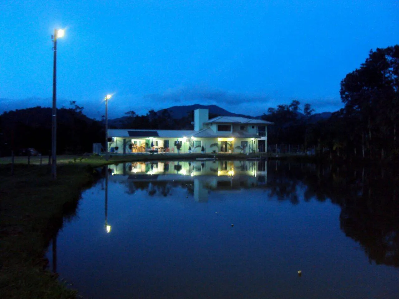 SÍTIO DE ALTO PADRÃO - COMPLETO, PRODUTIVO E PRONTO PARA MORAR! — foto 2