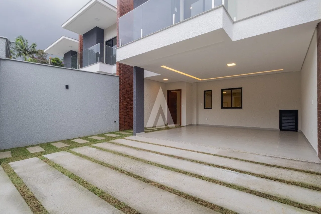 Sobrado Geminado com 3 suíte(s) à venda no bairro América em Joinville, por R$ 1.490.000.00. - foto 1