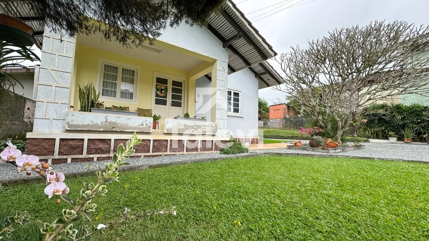 Casa com amplo terreno no centro de Pomerode! - foto 1