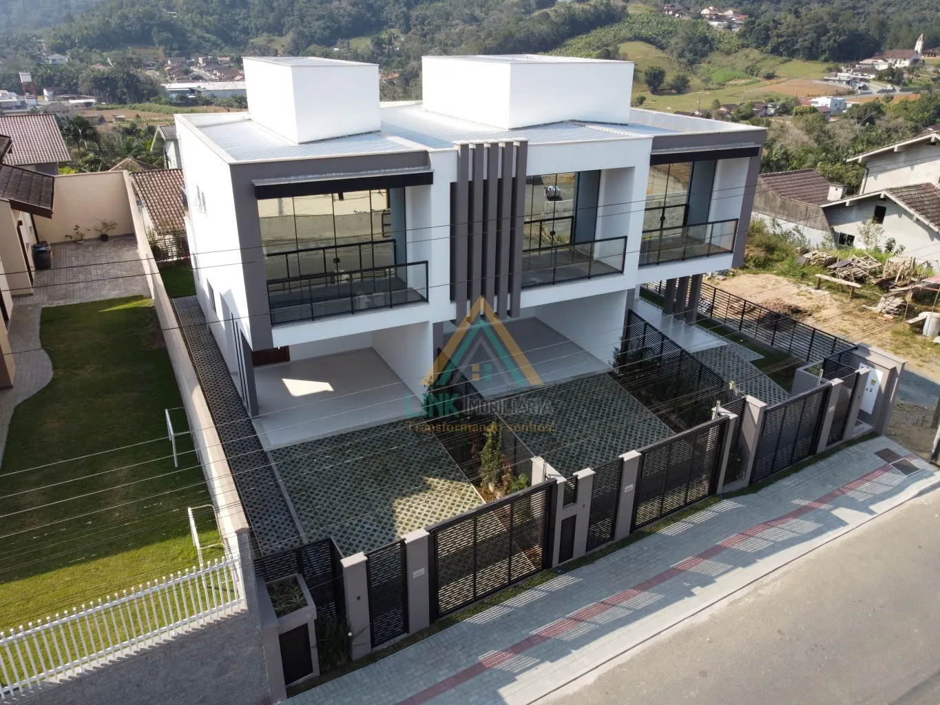 Sobrado com 3 suítes no Bairro Ribeirão Areia na cidade de Pomerode, em local privilegiado com 147,34m de área privativa. - foto 1