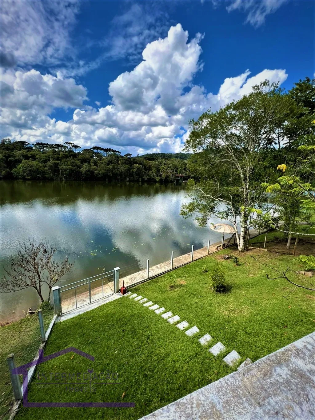 Casa com 3 quartos e fundos para a barragem em Rio dos Cedros - SC - foto 1