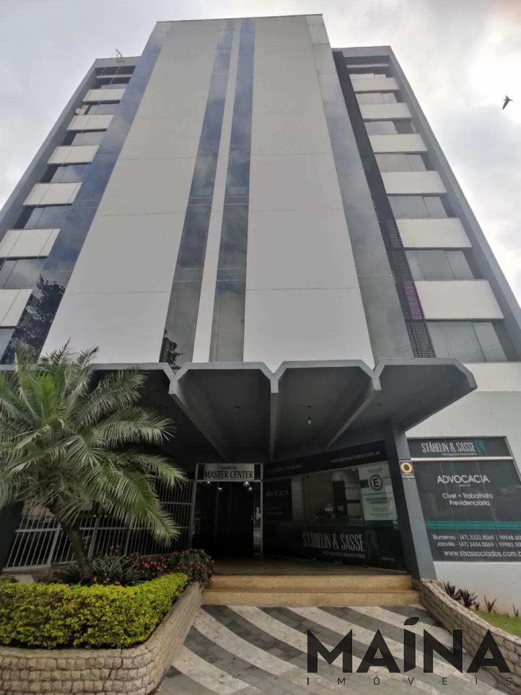 Excelente sala comercial, arejada e ótima localização! - foto 1