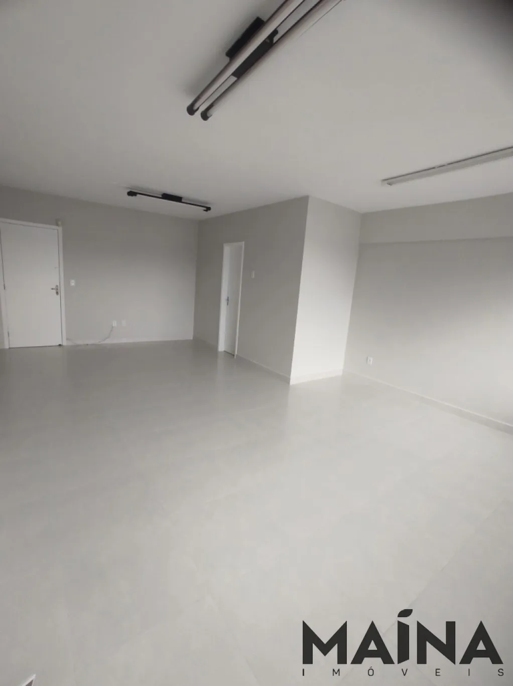 Excelente sala comercial, arejada e ótima localização! — foto 2