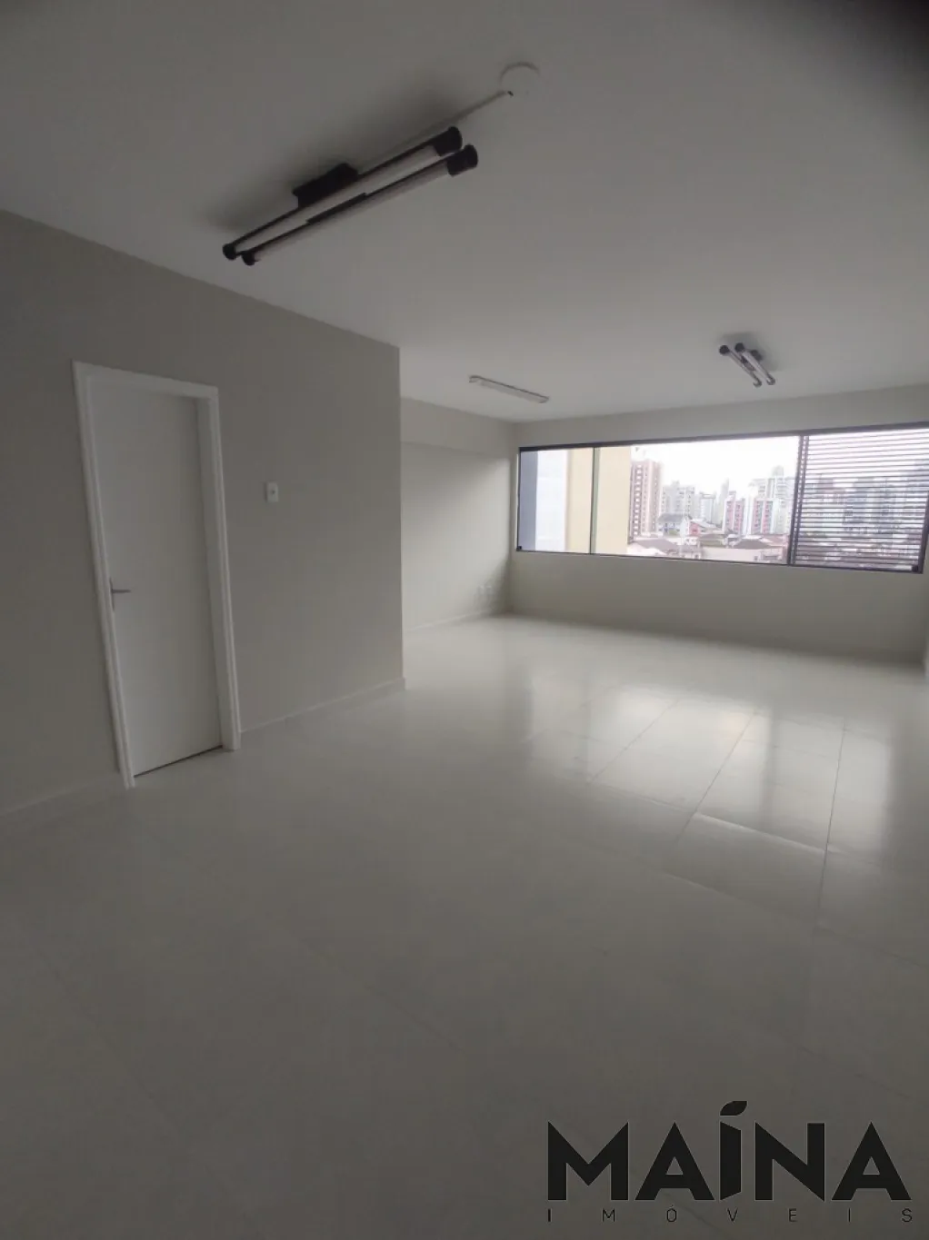 Excelente sala comercial, arejada e ótima localização! — foto 3