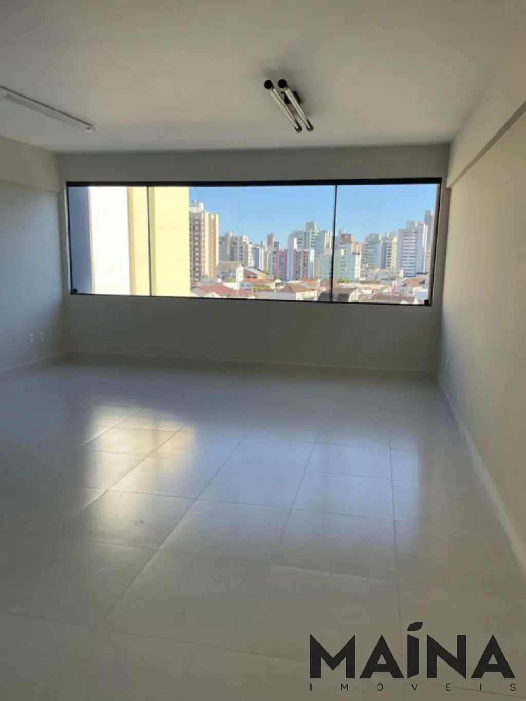 Excelente sala comercial, arejada e ótima localização! — foto 6