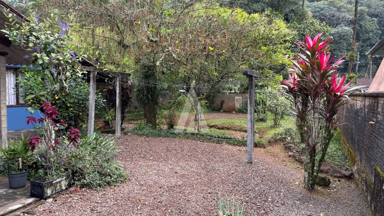 Casa com 3 quarto(s) à venda no bairro Pirabeiraba em Joinville, por R$ 1.380.000.00. — foto 4