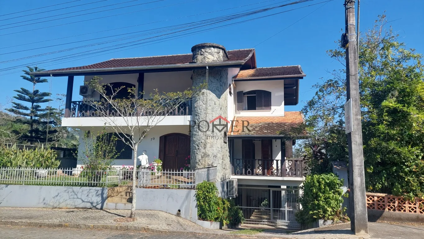 Excelente imóvel residencial ou comercial no Centro da cidade de Pomerode com 469,70m de área construída, edificada num terreno com 324,19m, com 4 dormitórios — foto 2