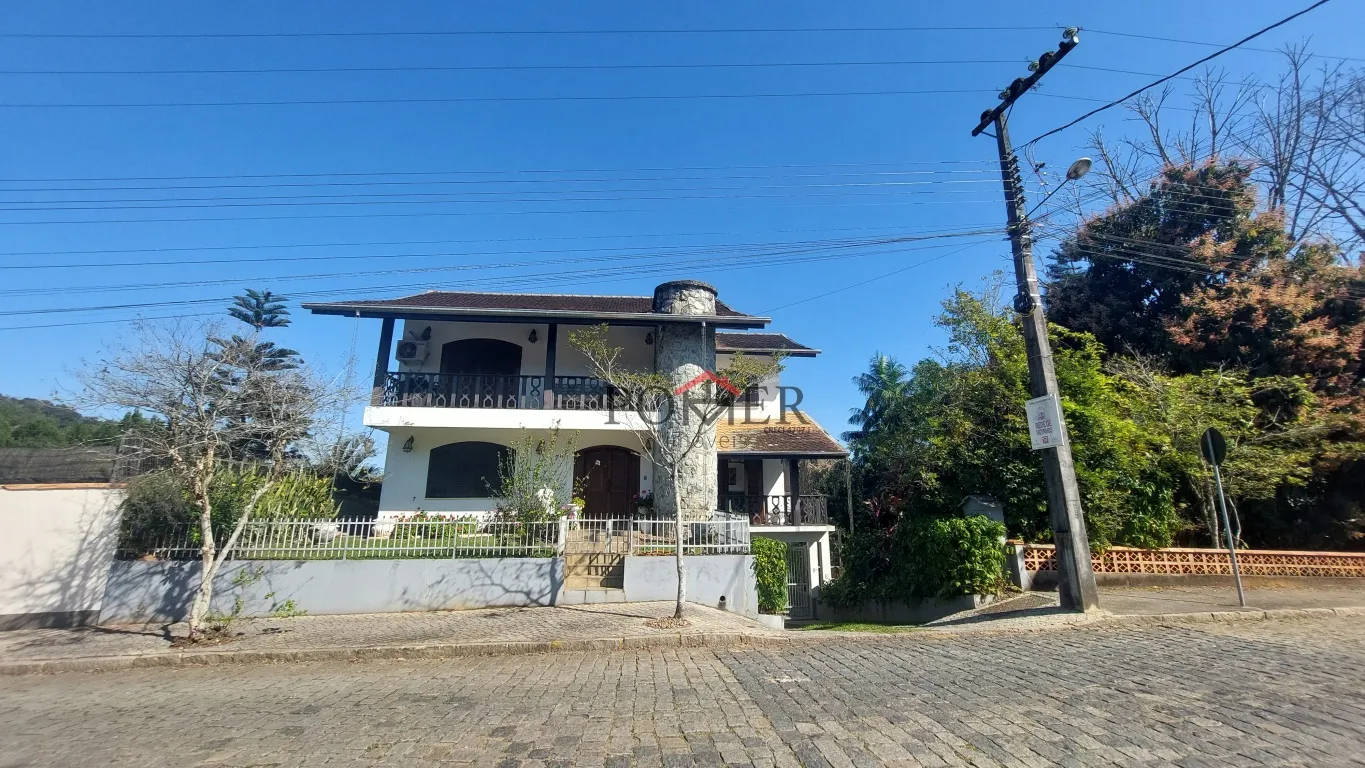 Excelente imóvel residencial ou comercial no Centro da cidade de Pomerode com 469,70m de área construída, edificada num terreno com 324,19m, com 4 dormitórios — foto 3