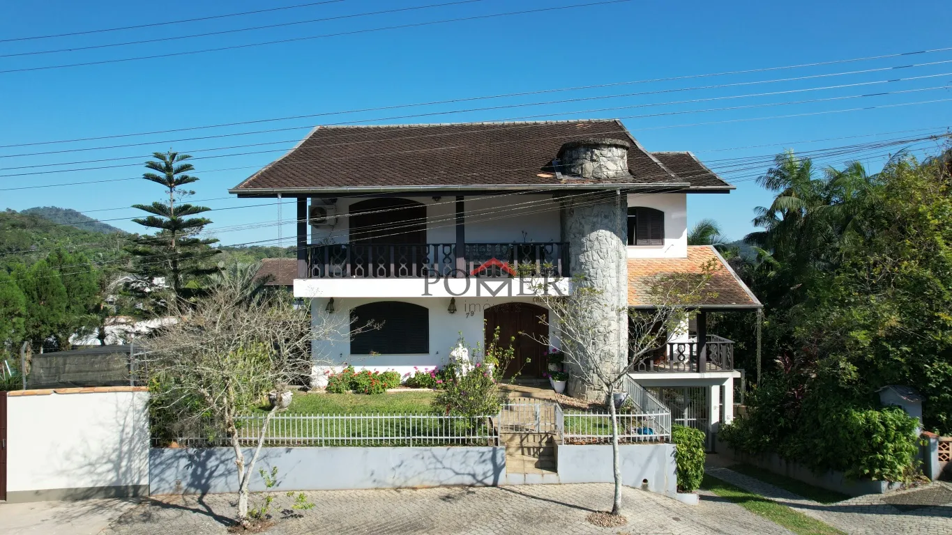 Excelente imóvel residencial ou comercial no Centro da cidade de Pomerode com 469,70m de área construída, edificada num terreno com 324,19m, com 4 dormitórios - foto 1