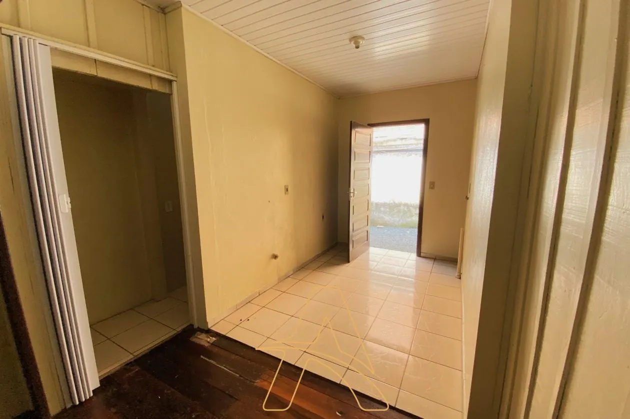 Ótima Oportunidade – Casa com Amplo Terreno no Bairro Fortaleza — foto 6