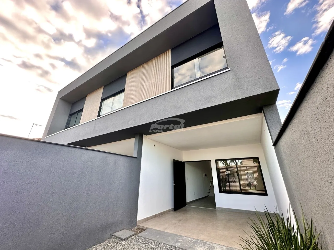 Sobrado 03 dormitórios sendo 01 suíte, Itacolomi, Balneário Piçarras SC (cód.19920) - foto 1