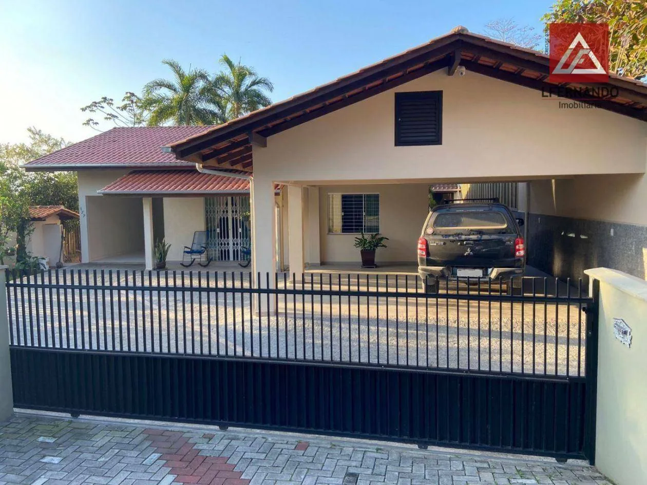 Casa com 3 dormitórios, sendo 2 suítes à venda, 280 m por R$ 1.400.000 - Centro - Pomerode/SC - foto 1