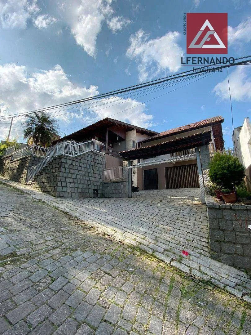 Casa com 4 dormitórios, sendo 1 suíte à venda, 440 m por R$ 980.000 - Água Verde - Blumenau/SC - foto 1