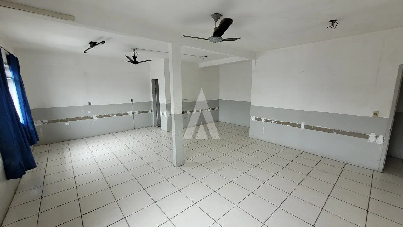 Prédio Comercial à venda no bairro Iririú em Joinville, por R$ 1.100.000.00. — foto 6
